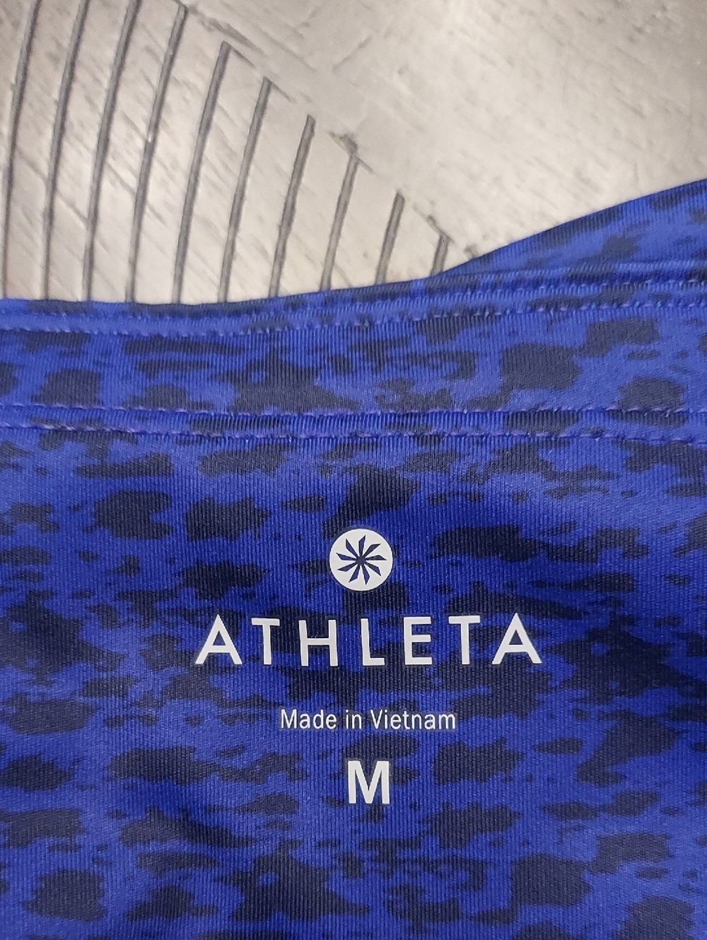 ATHLETA Asym Camo Purple 7/8 Yoga Leggings M Running Athletic - Picture 12 of 16